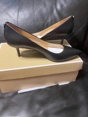 Michael Kors Black Pointed-Toe Kitten Heel Pumps
